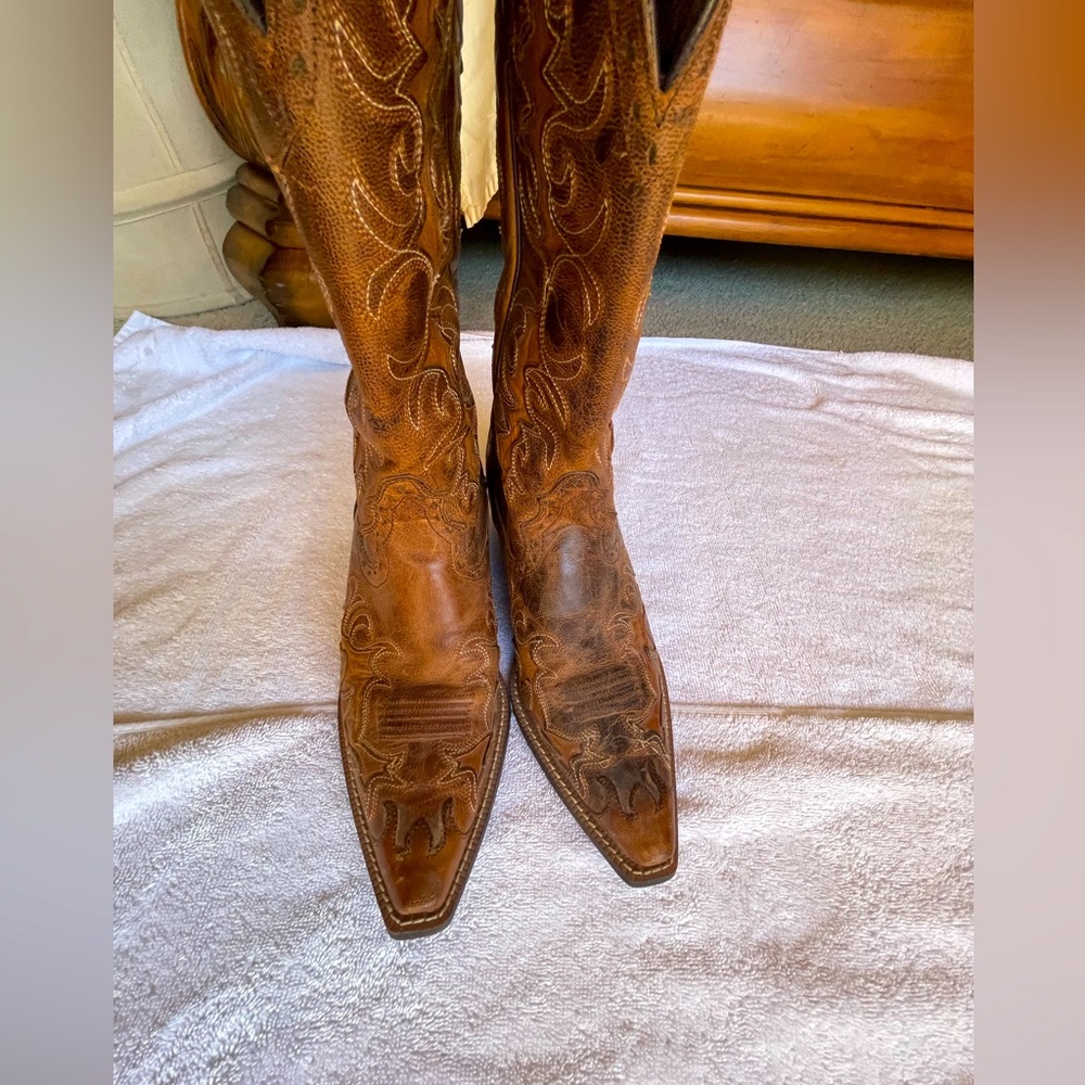 Ariat cowboy boots size 9.5